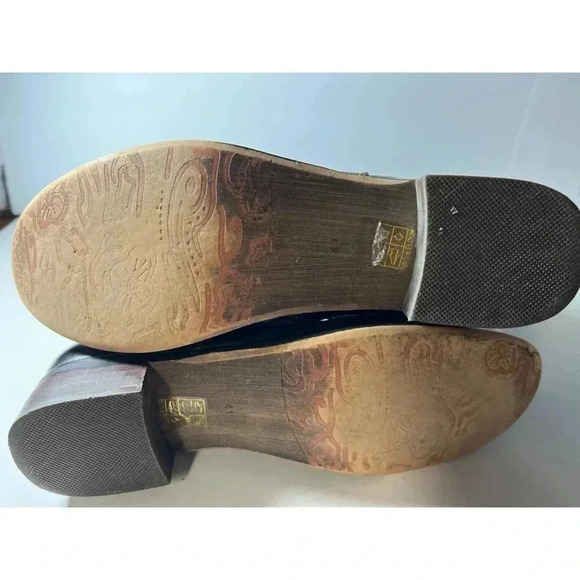 Black Floral Women's Boots - Picture 7 of 9